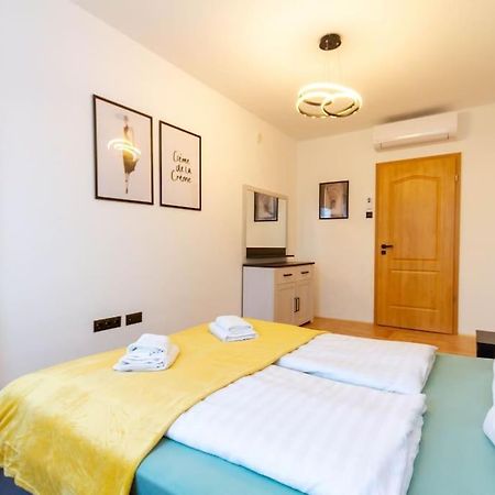 Gozsdu White Raven 3 - Terrace And Free Underground Parking Apartment Budapest Luaran gambar