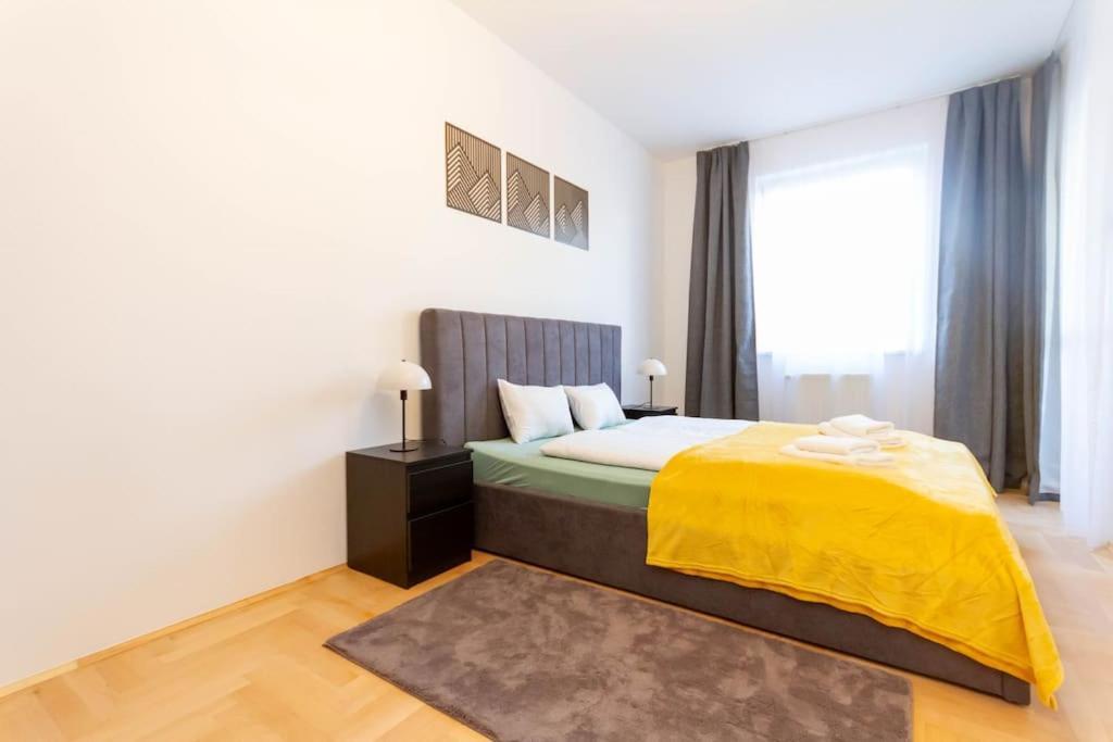 Gozsdu White Raven 3 - Terrace And Free Underground Parking Apartment Budapest Luaran gambar