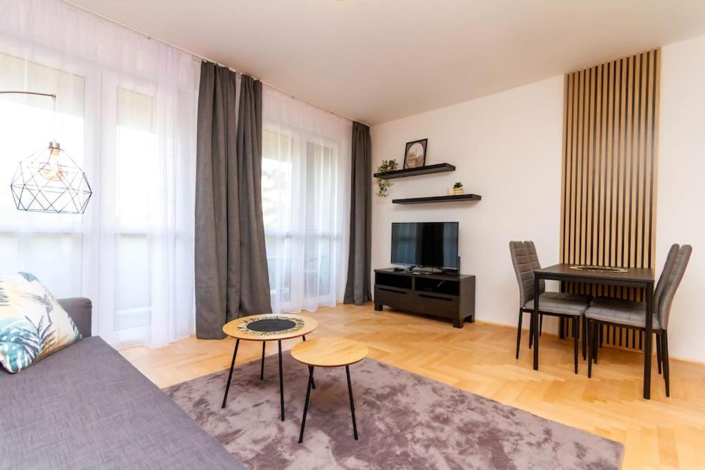 Gozsdu White Raven 3 - Terrace And Free Underground Parking Apartment Budapest Luaran gambar