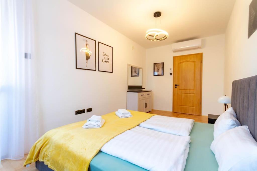 Gozsdu White Raven 3 - Terrace And Free Underground Parking Apartment Budapest Luaran gambar