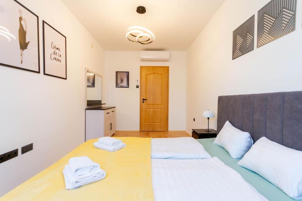 Gozsdu White Raven 3 - Terrace And Free Underground Parking Apartment Budapest Luaran gambar