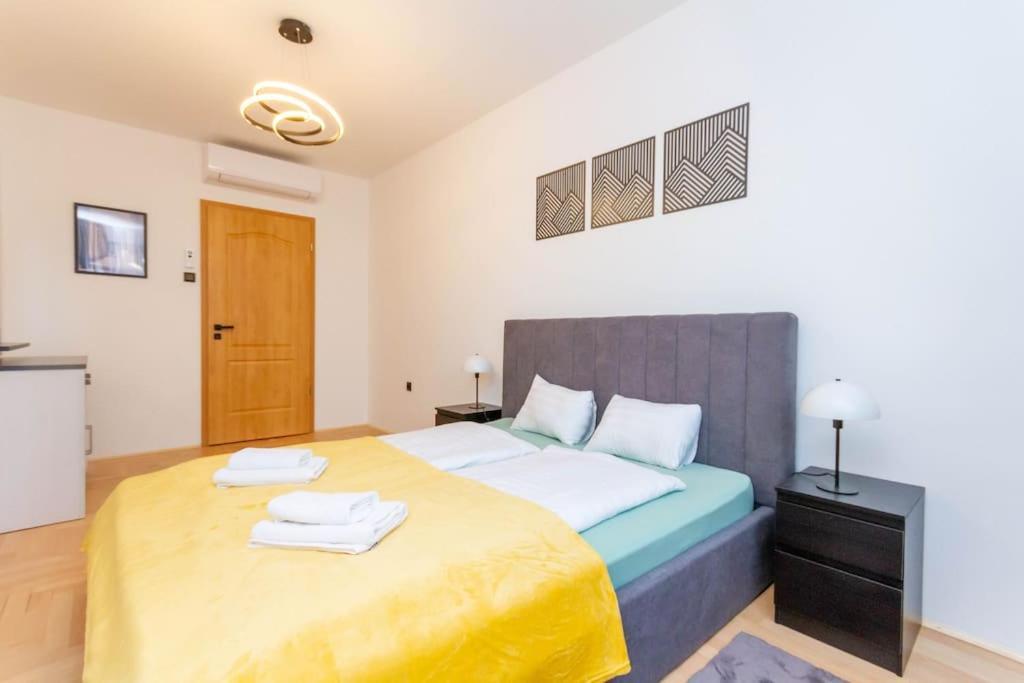 Gozsdu White Raven 3 - Terrace And Free Underground Parking Apartment Budapest Luaran gambar